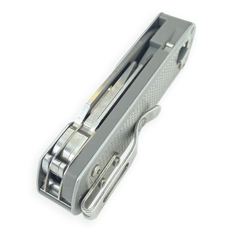 832686, Multiherramienta Leatherman, con cuerpo de Acero Inoxidable, hoja  de acero inoxidable