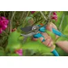 Tijera de jardín con mango ergonómico Classic de Gardena especial para rosales