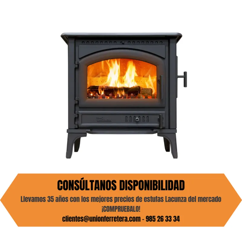 Estufa de leña Levante de Lacunza con manillas negras.