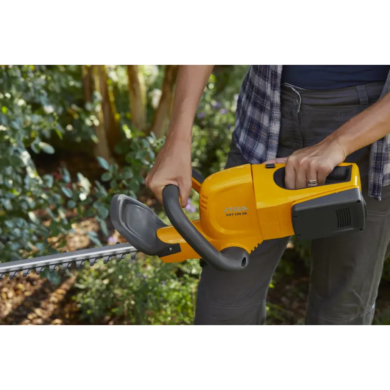 Cortasetos de batería Stiga HT 100e Kit