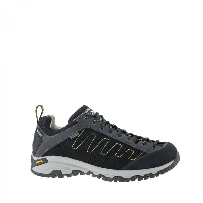 Zapatillas Bestard Ruta color gris y negro para trekking y senderismo avanzado.